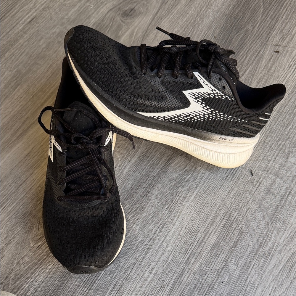 Women's Black Athletic Shoes